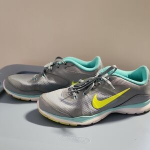 Nike Women's Gray and Yellow Athletic Shoes